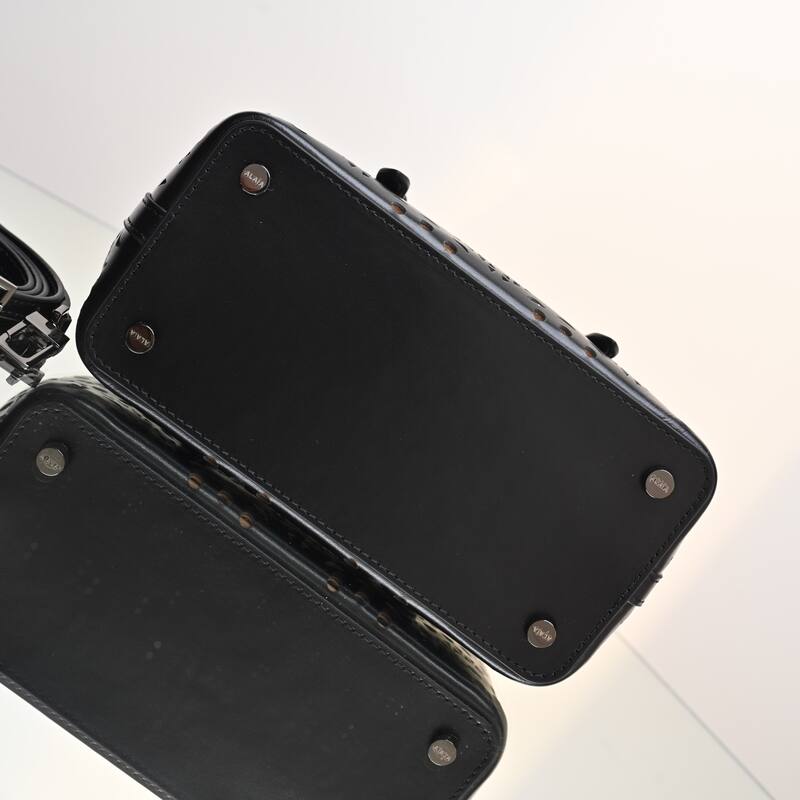 Burberry Black shoulder bag — AAA Quality Replica