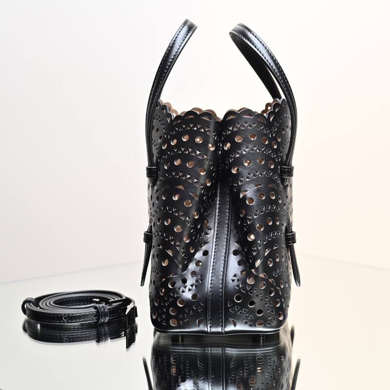 Burberry Black shoulder bag — AAA Quality Replica