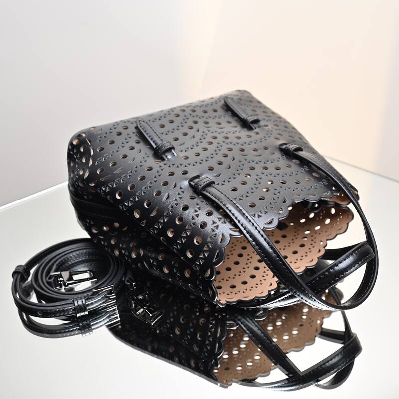 Burberry Black shoulder bag — AAA Quality Replica
