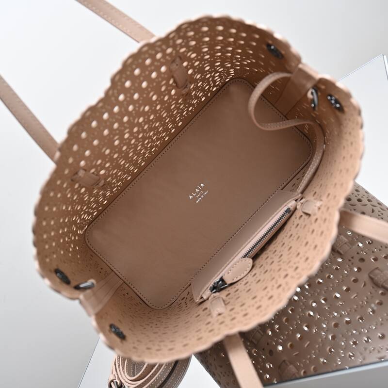 Burberry Beige 25x18x10cm shoulder bag — AAA Quality Replica