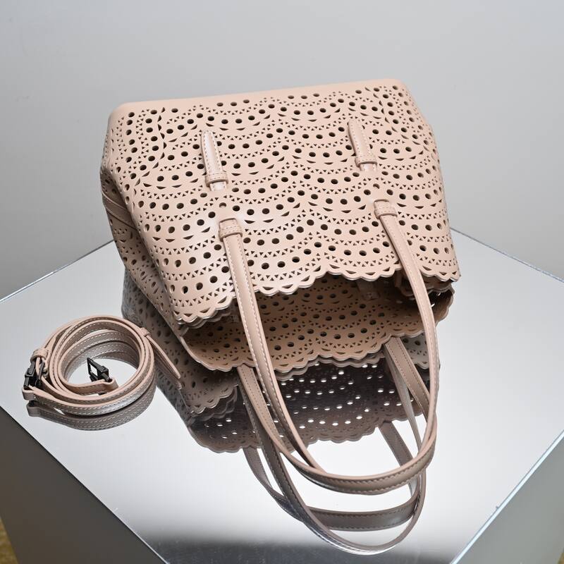 Burberry Beige 25x18x10cm shoulder bag — AAA Quality Replica