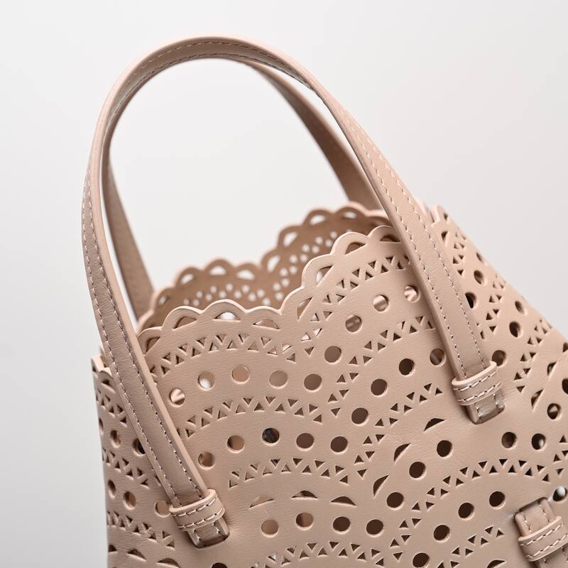 Burberry Beige 25x18x10cm shoulder bag — Premium Replica