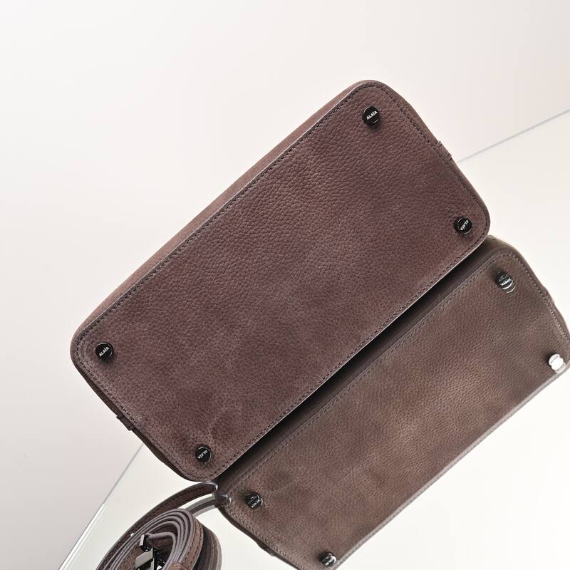 Burberry Brown 25x18x10cm shoulder bag — 1:1 Replica