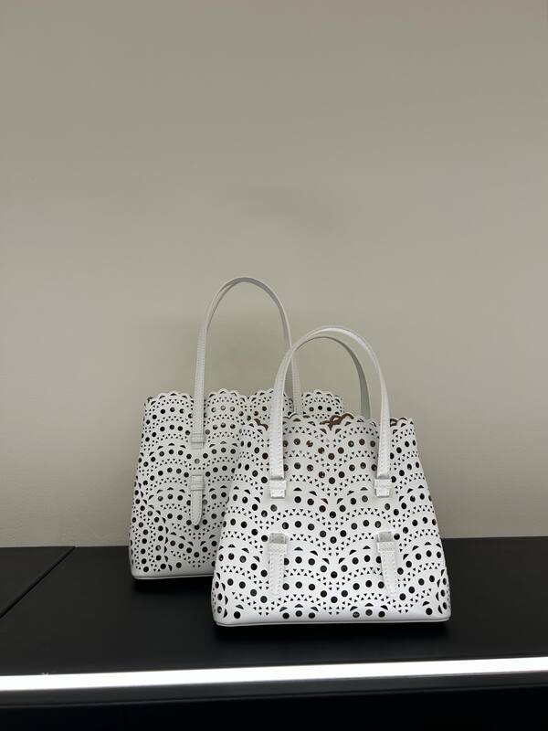 Burberry White shoulder bag — Premium Replica