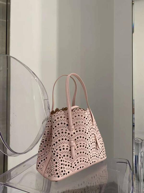 Burberry Beige 25x18x10cm shoulder bag — Top Quality Replica