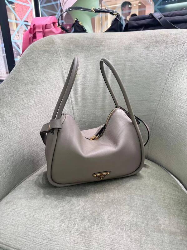 Prada Brown 25x18x10cm shoulder bag — AAA Quality Replica