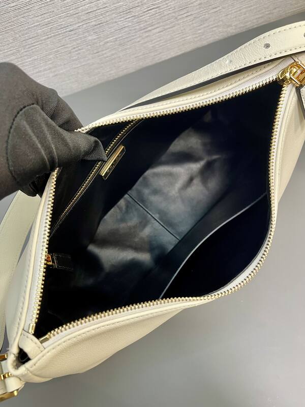 Prada White shoulder bag — Premium Replica