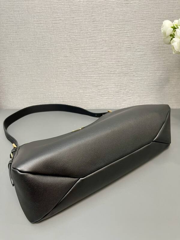 Prada Black 39x24x11cm shoulder — Top Quality Replica