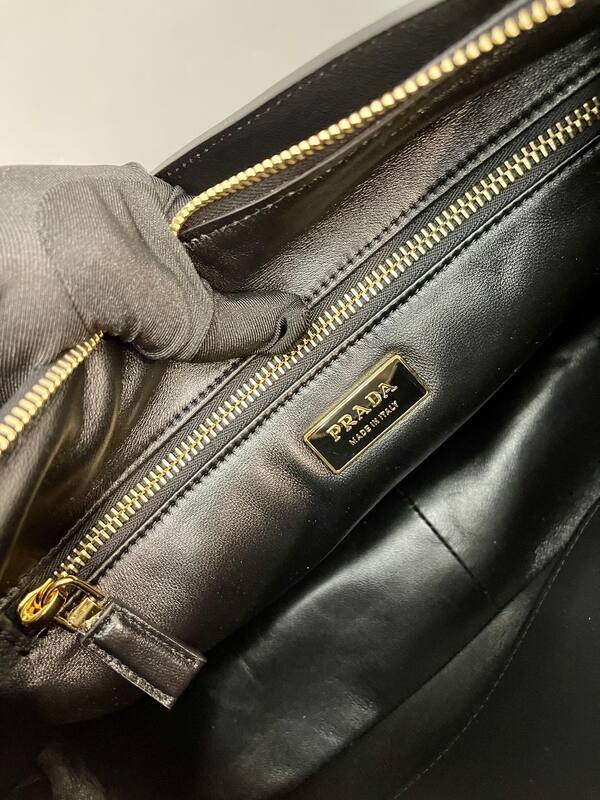 Prada Black 39x24x11cm shoulder — Top Quality Replica