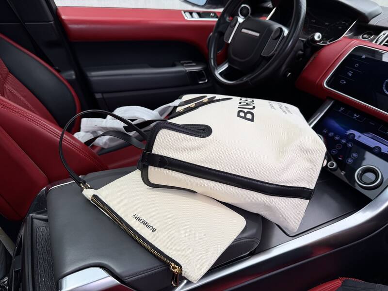 Burberry Horseferry Beige canvas with black leather trim 32x27x15cm tote — Top Quality Replica