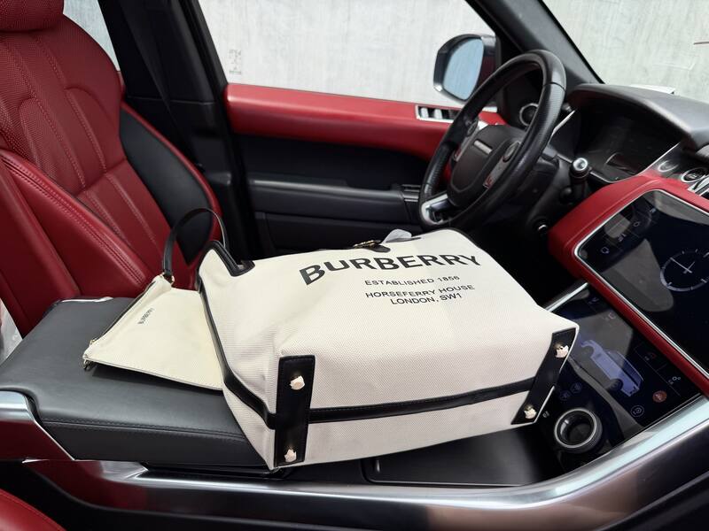 Burberry Horseferry Beige canvas with black leather trim 32x27x15cm tote — Top Quality Replica