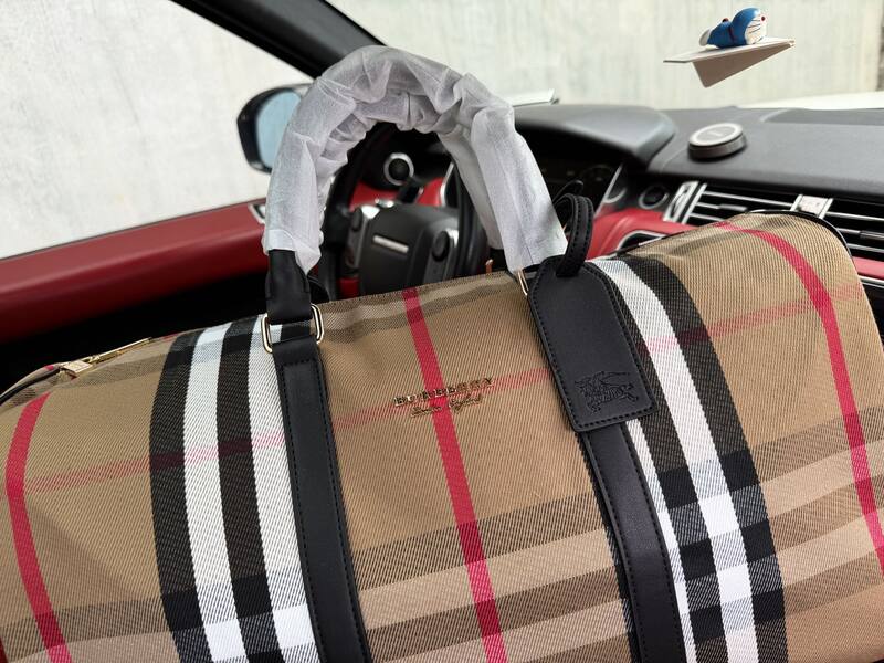Burberry Check Canvas with Black Leather Trim 50x27x19cm travel bag / luggage bag / duffle bag — 1:1 Replica