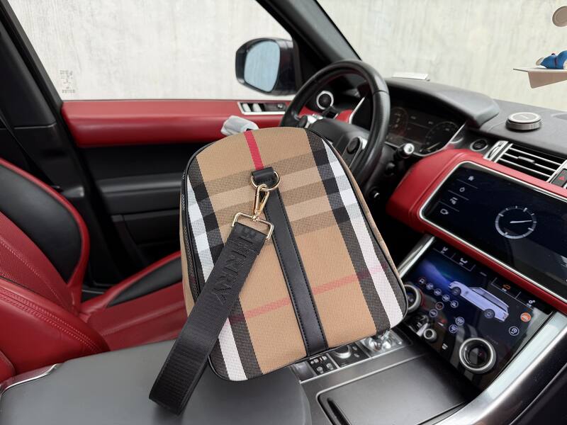 Burberry Check Canvas with Black Leather Trim 50x27x19cm travel bag / luggage bag / duffle bag — 1:1 Replica