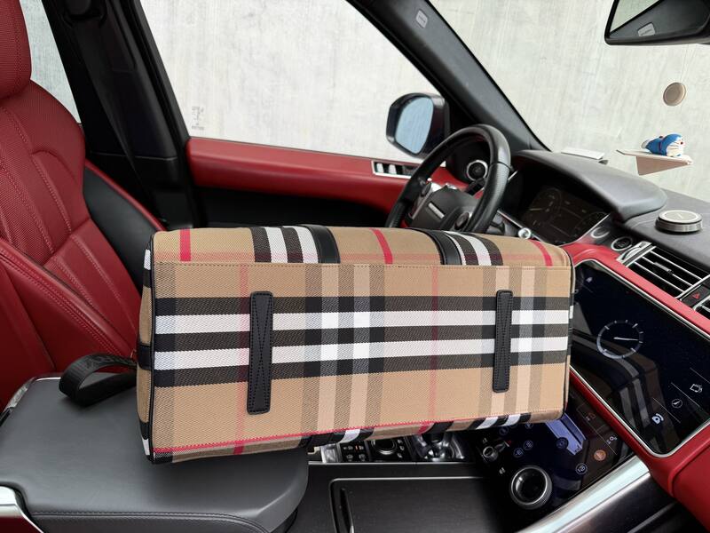 Burberry Check Canvas with Black Leather Trim 50x27x19cm travel bag / luggage bag / duffle bag — 1:1 Replica