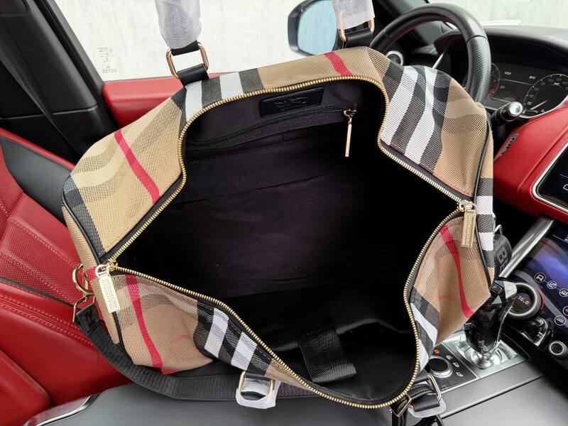 Burberry Check Canvas with Black Leather Trim 50x27x19cm travel bag / luggage bag / duffle bag — 1:1 Replica