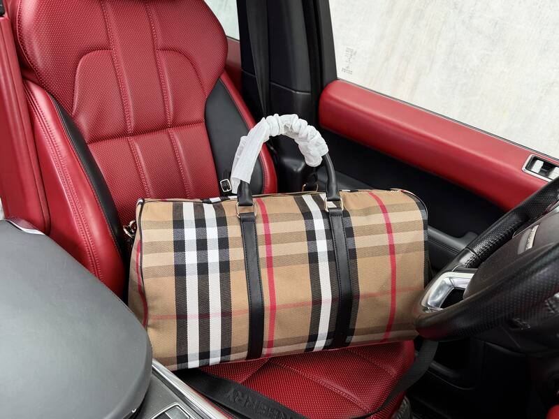 Burberry Check Canvas with Black Leather Trim 50x27x19cm travel bag / luggage bag / duffle bag — 1:1 Replica