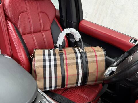 Burberry Check Canvas with Black Leather Trim 50x27x19cm travel bag luggage bag duffle bag 1 1 Replica
