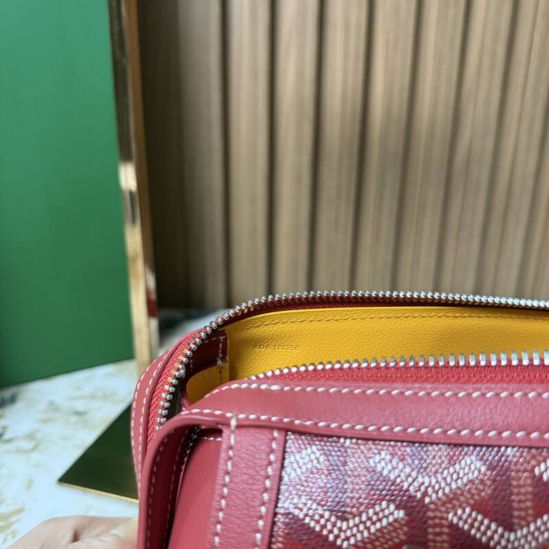 Goyard Red shoulder bag — AAA Quality Replica
