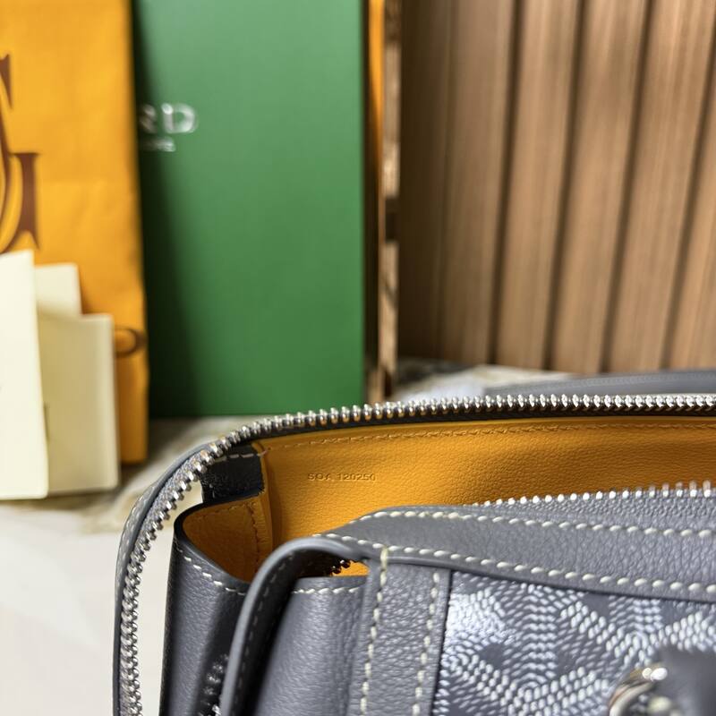 Goyard Grey shoulder bag — Top Quality Replica