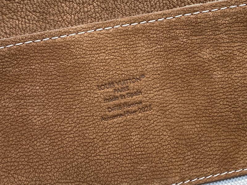 Louis Vuitton M26019 Beige and Brown Monogram 40 work — AAA Quality Replica