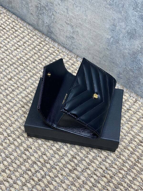 Saint Laurent Monogram Envelope Black crossbody — Premium Replica