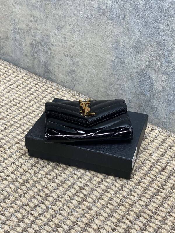 Saint Laurent Monogram Envelope Black crossbody — Premium Replica