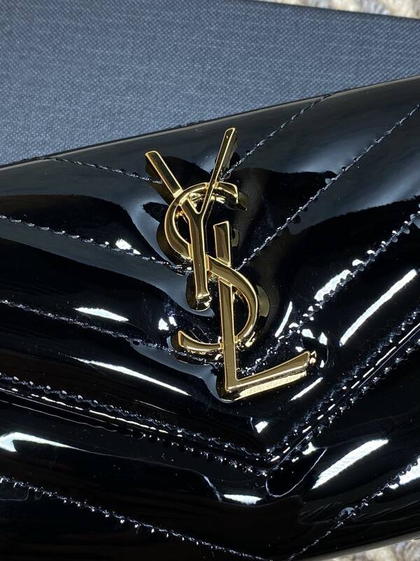 Saint Laurent Monogram Envelope Black crossbody — Premium Replica