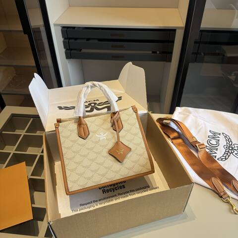 MCM Monogram 25x18x10cm shoulder bag AAA Quality Replica