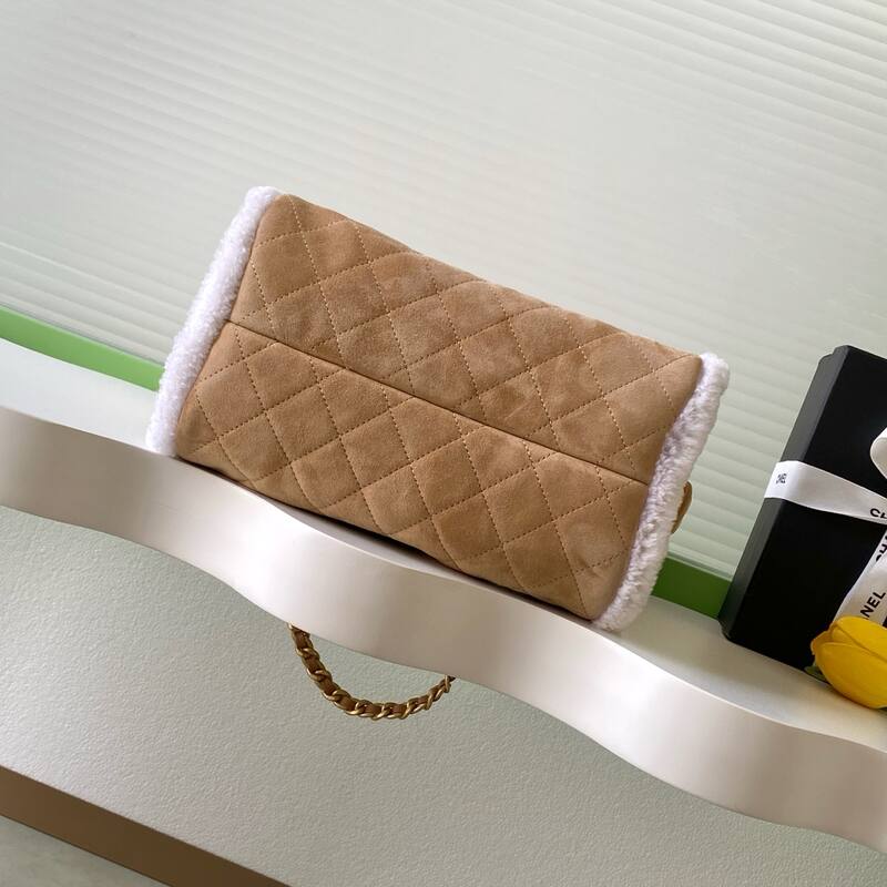 Chanel Beige suede with white shearling shoulder — Premium Replica