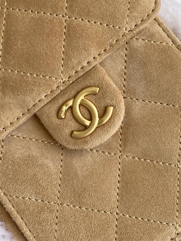 Chanel Beige suede with white shearling shoulder — Premium Replica