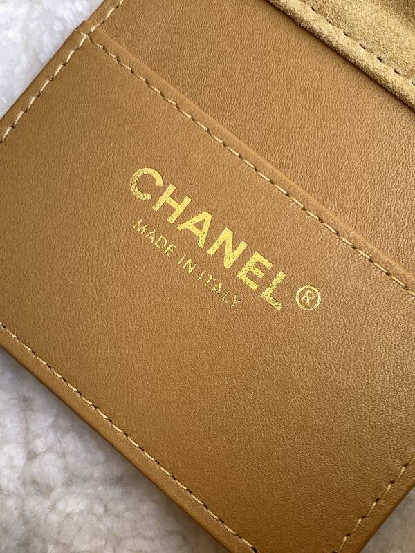 Chanel Beige suede with white shearling shoulder — Premium Replica