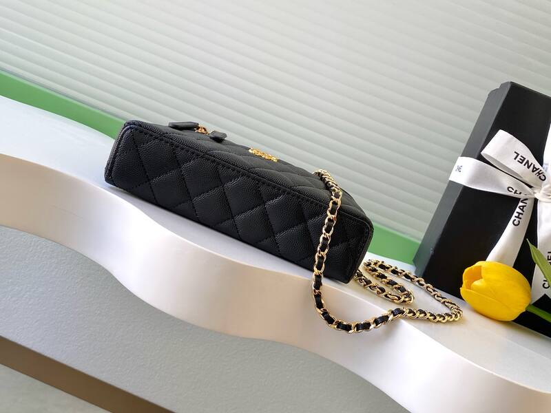 Chanel Black crossbody — 1:1 Replica