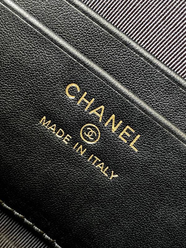 Chanel Black crossbody — 1:1 Replica