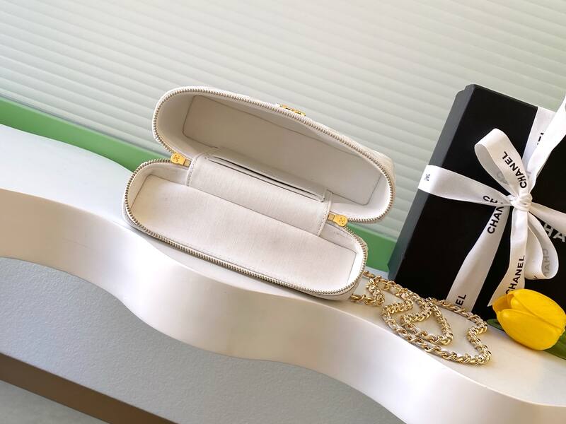Chanel White caviar leather crossbody — Premium Replica