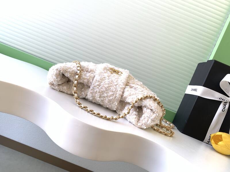 Chanel Cream tweed shoulder — AAA Quality Replica