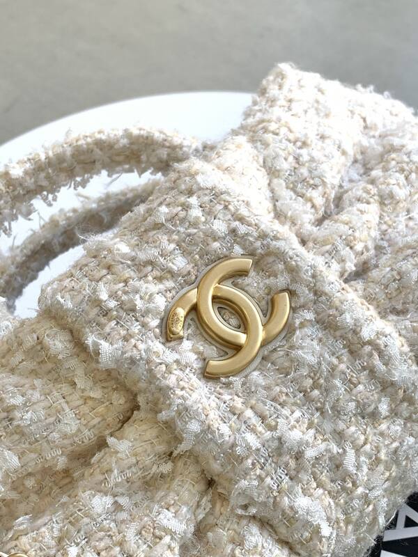 Chanel Cream tweed shoulder — AAA Quality Replica