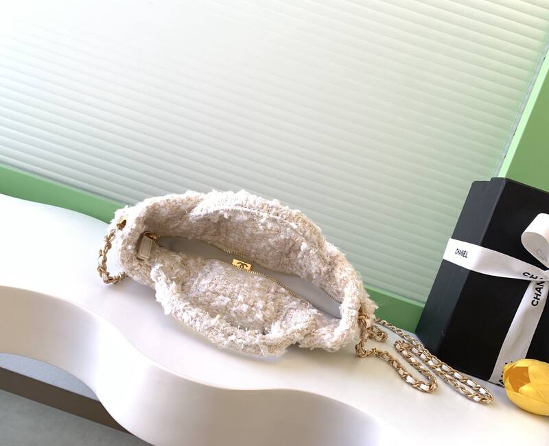 Chanel Cream tweed shoulder — AAA Quality Replica