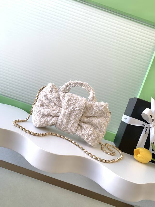 Chanel Cream tweed shoulder — AAA Quality Replica