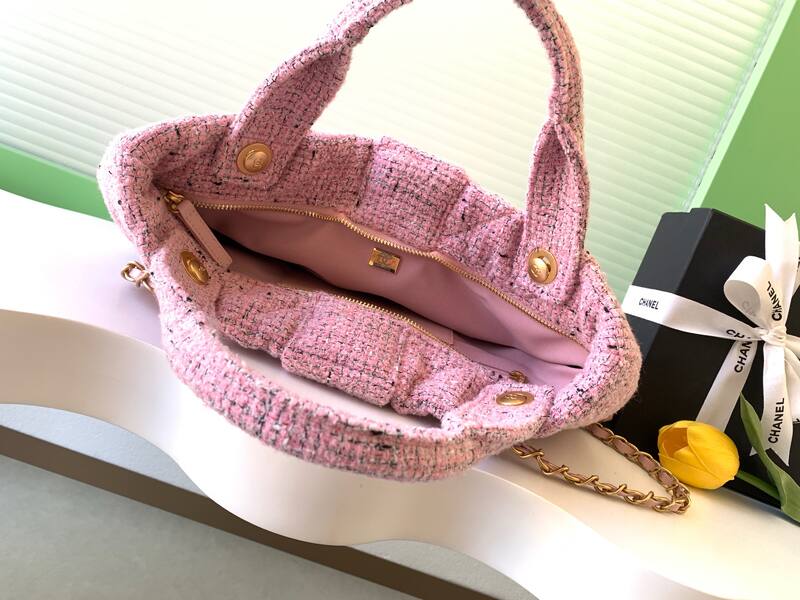 Chanel Pink tweed shoulder — Premium Replica