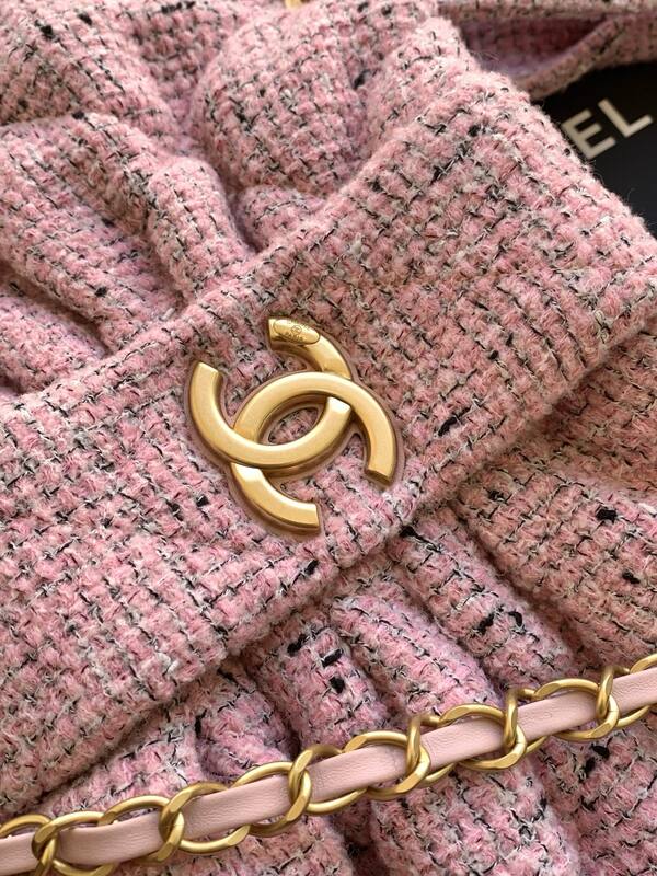 Chanel Pink tweed shoulder — Premium Replica