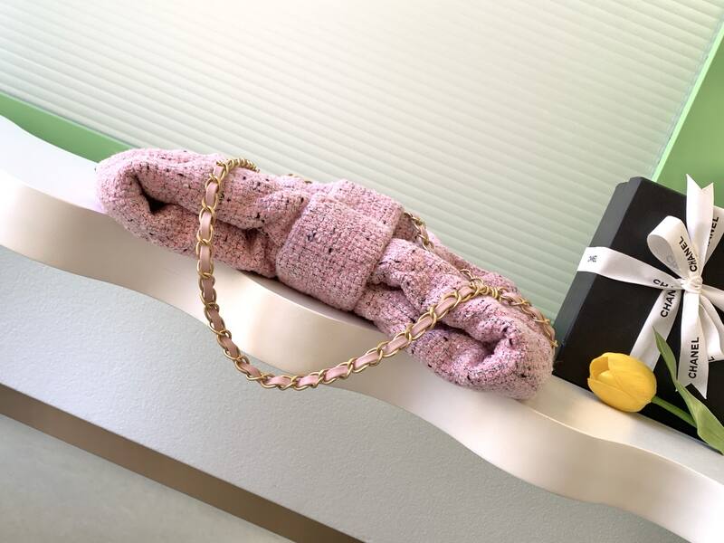 Chanel Pink tweed shoulder — Premium Replica