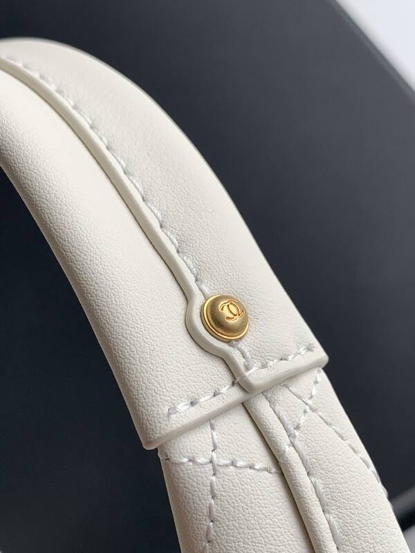 Chanel Hobo White shoulder — AAA Quality Replica