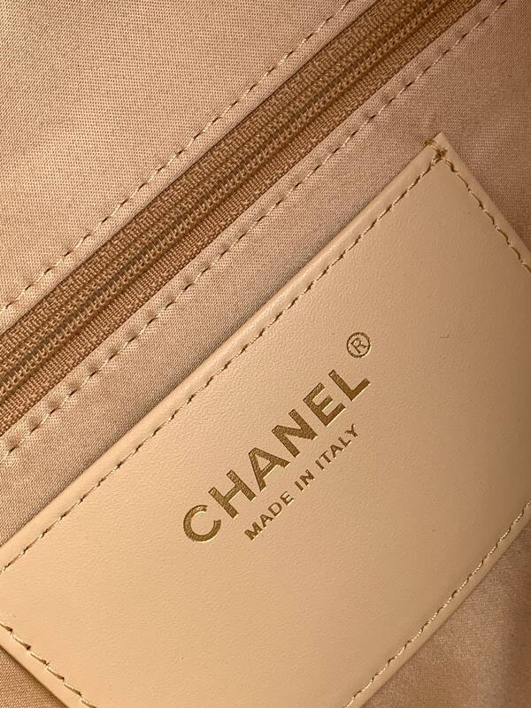 Chanel Hobo Beige shoulder — 1:1 Replica
