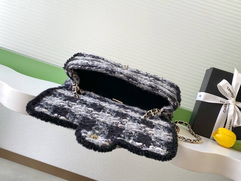 Chanel Classic Flap Black and white tweed shoulder — Premium Replica