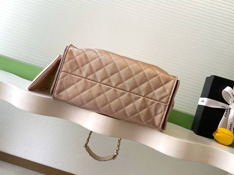 Chanel Drawstring Bucket Bag Metallic beige shoulder — Top Quality Replica