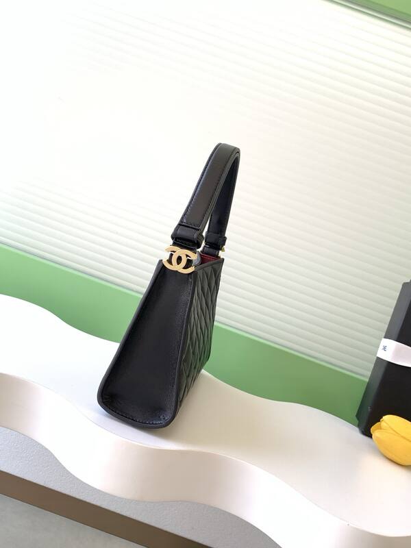 Chanel Black shoulder — AAA Quality Replica