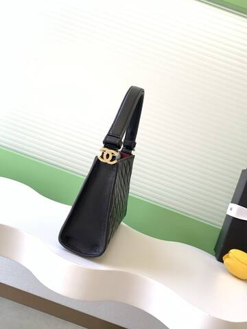 Chanel Black shoulder AAA Quality Replica