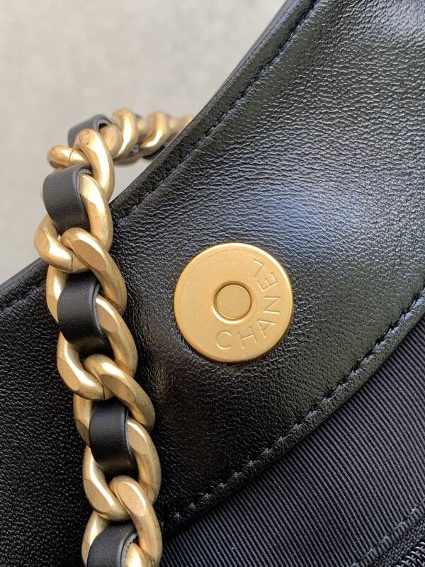 Chanel Black shoulder — AAA Quality Replica