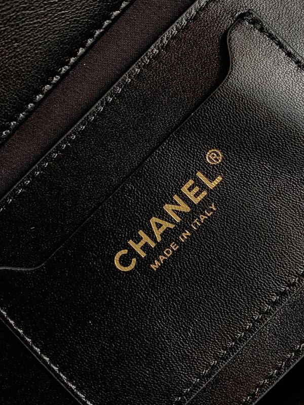 Chanel Beige raffia and black shoulder — 1:1 Replica