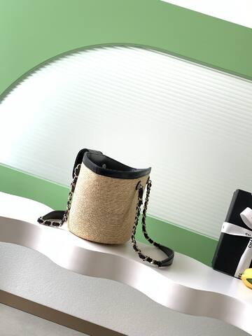 Chanel Beige raffia and black shoulder 1 1 Replica